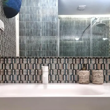 Апартаменти Chic & Trendy In Baixa Historic Center